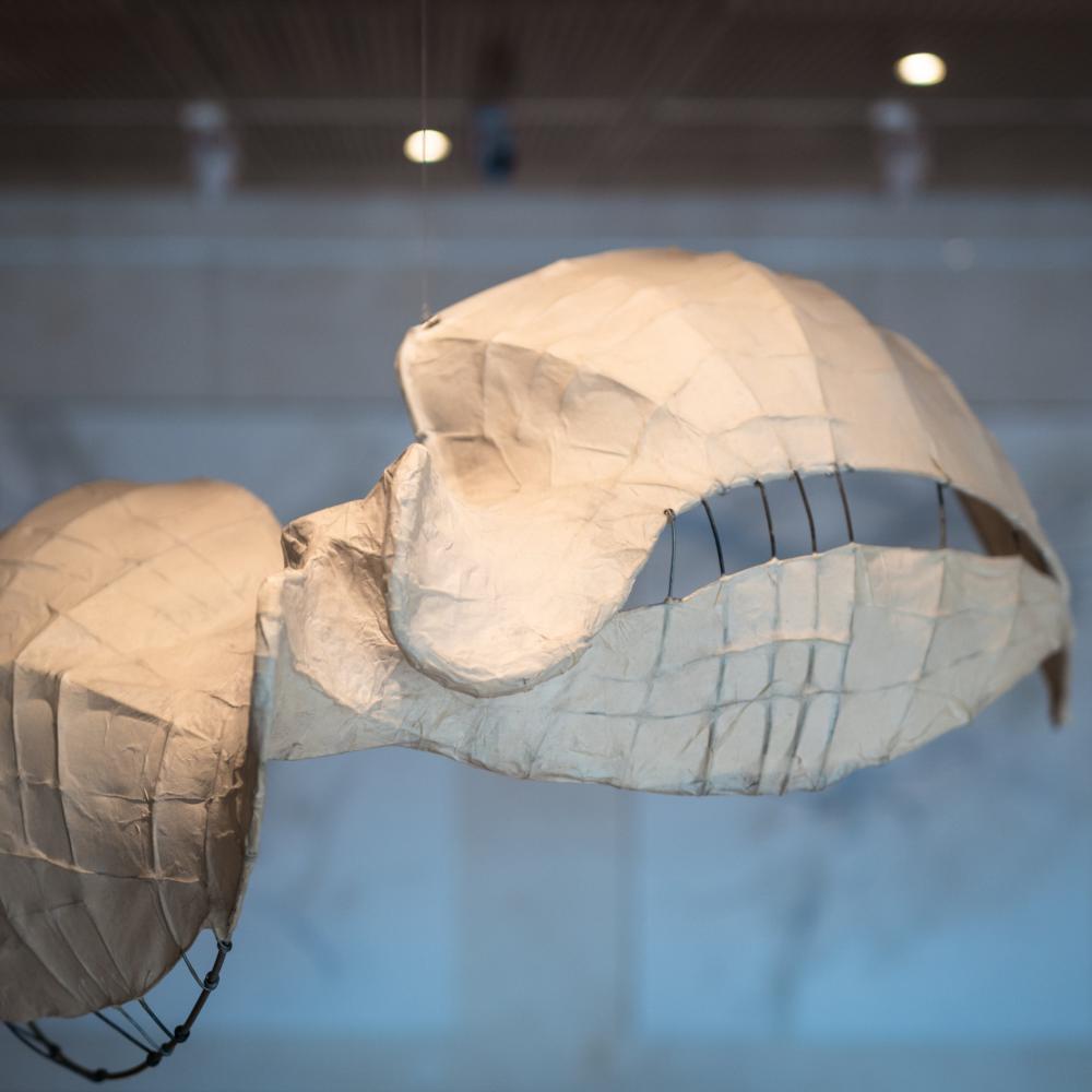 « Voyage » 1 (en l'air)<br>fil de fer papier de chine (2005)<br>Fr. 1'500.-